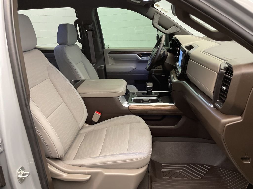 Used 2025 Gray Chevrolet RST image 26