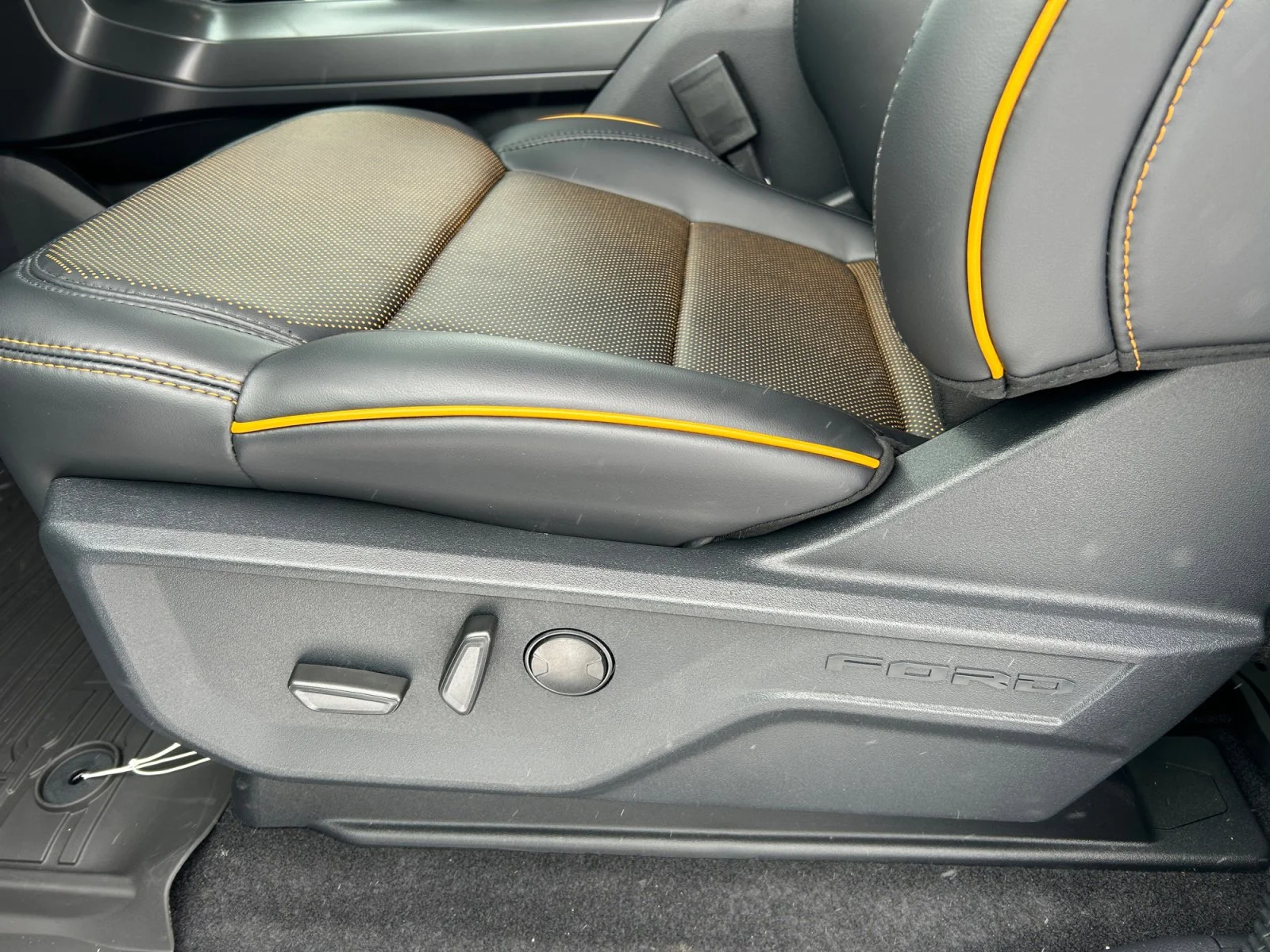 New 2026 Agate Black Metallic Ford Tremor image 15