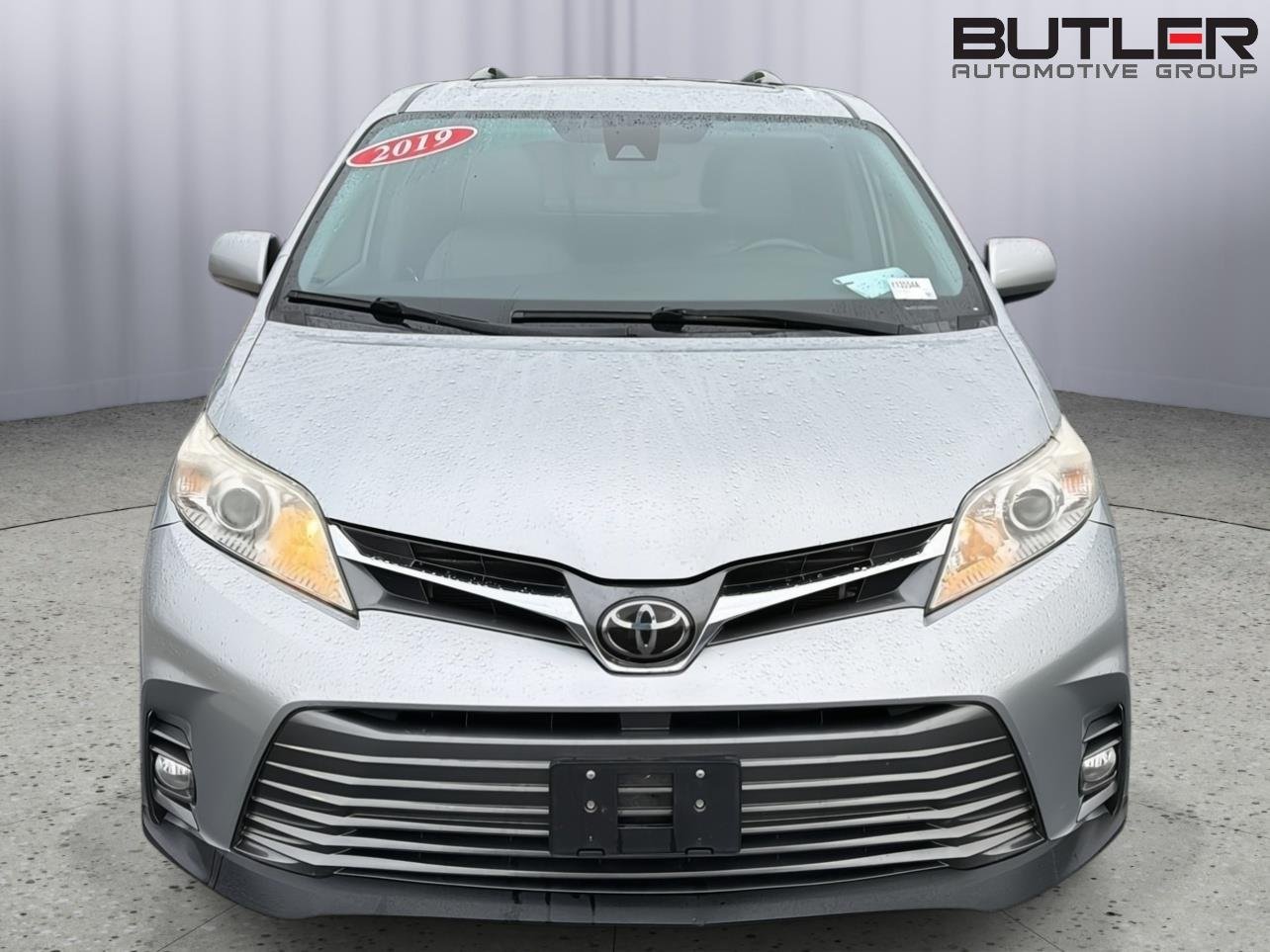 Used 2019 Celestial Silver Metallic Toyota XLE Premium 8-Passenger image 9