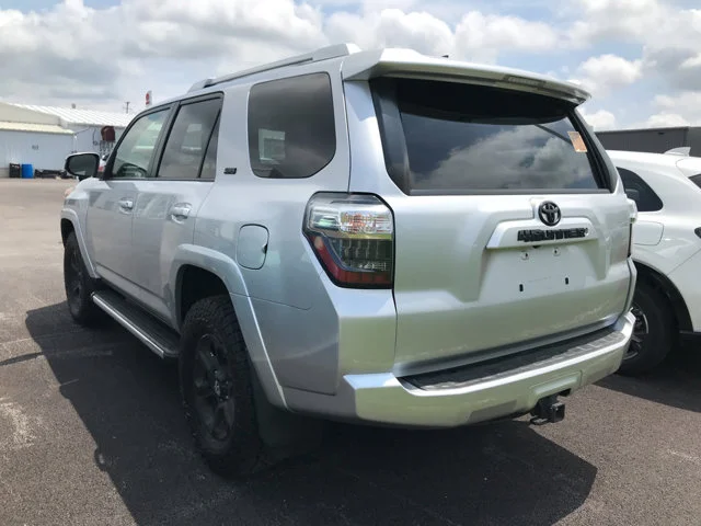 Used 2018 Classic Silver Metallic Toyota SR5 image 3