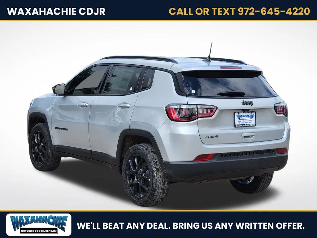 New 2026 Silver Zynith Metallic Clear-Coat Exterior Paint Jeep Latitude image 3