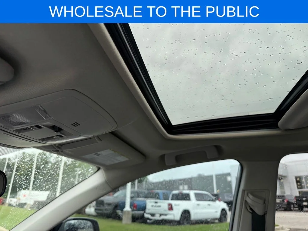 Used 2018 Silver Toyota XLE image 15