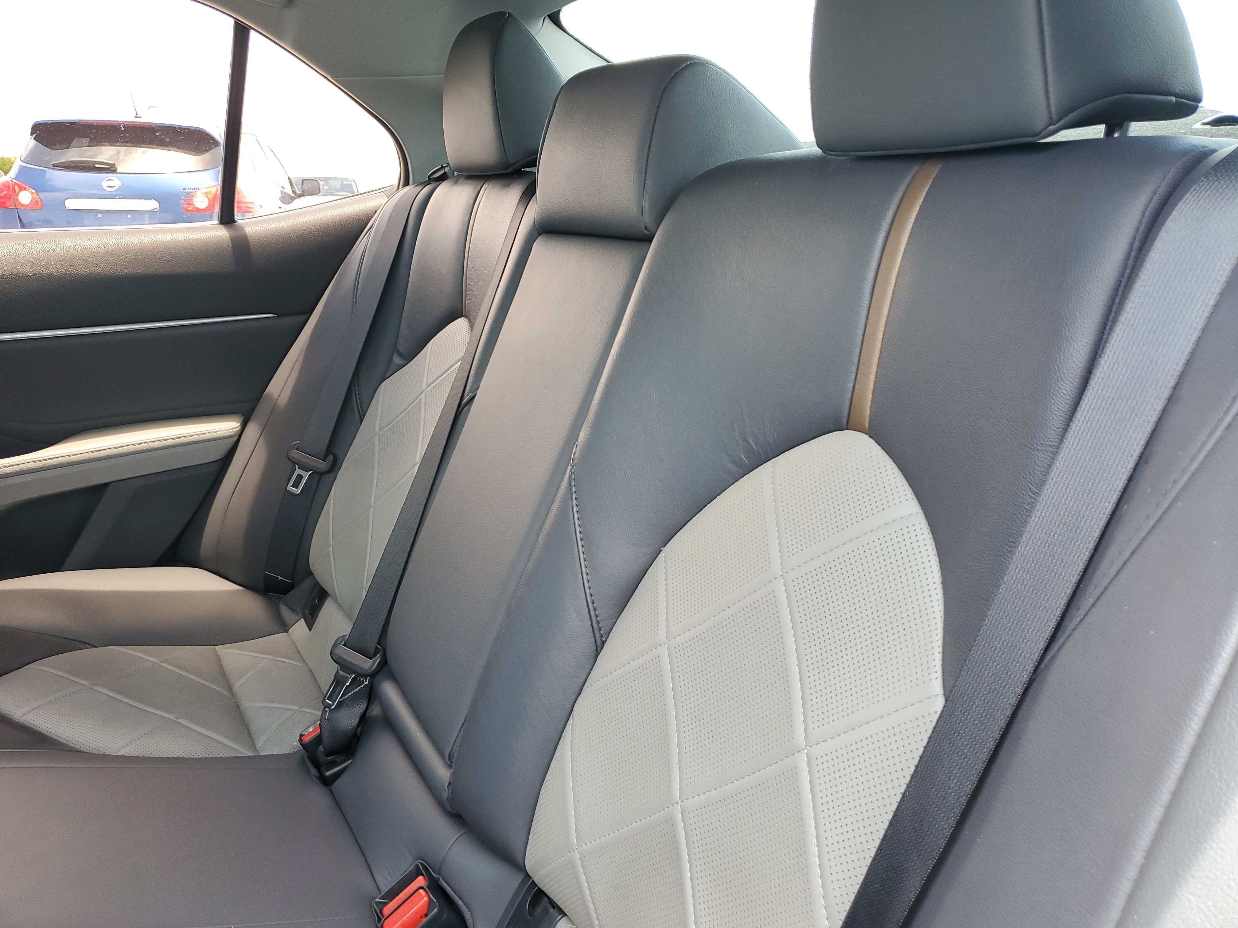 Used 2018 Midnight Black Metallic Toyota XLE image 10
