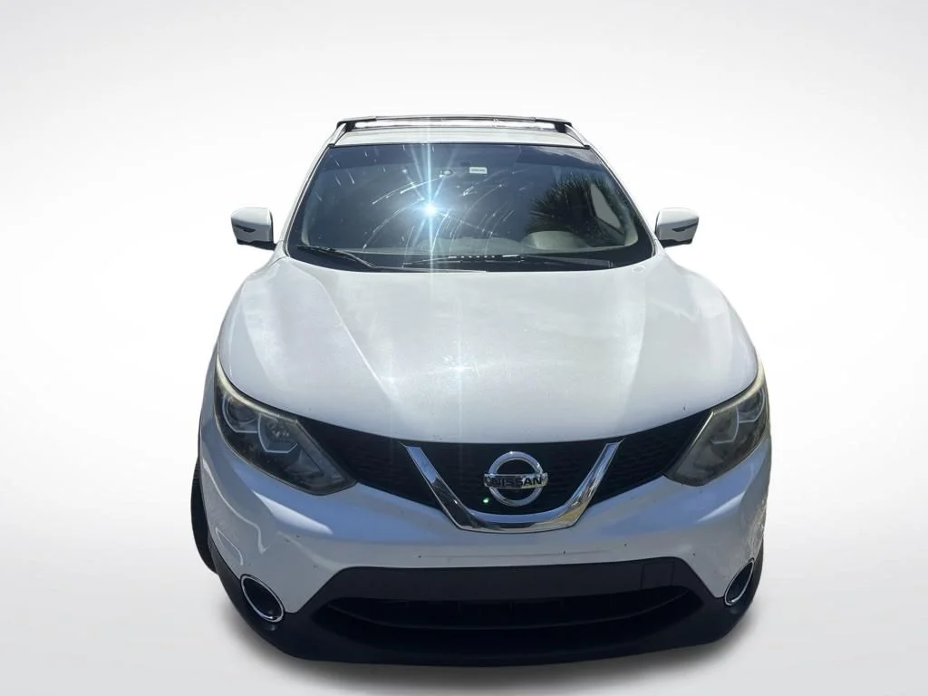 Used 2017 White Nissan SL image 2