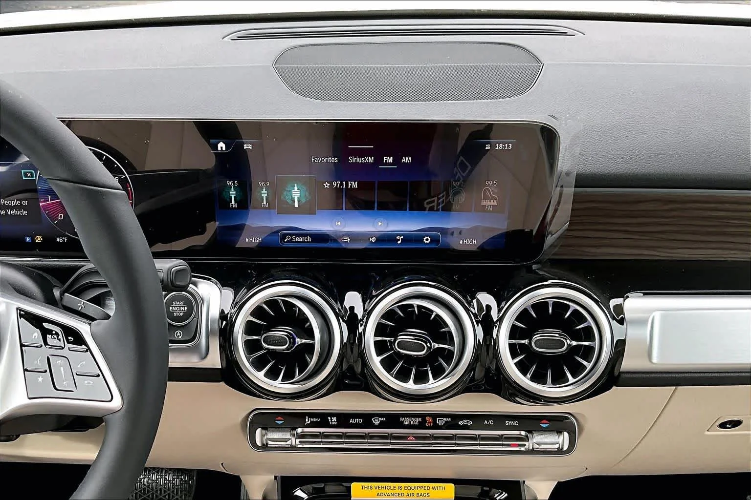 New 2026 Polar White Mercedes-Benz GLB 250 image 9