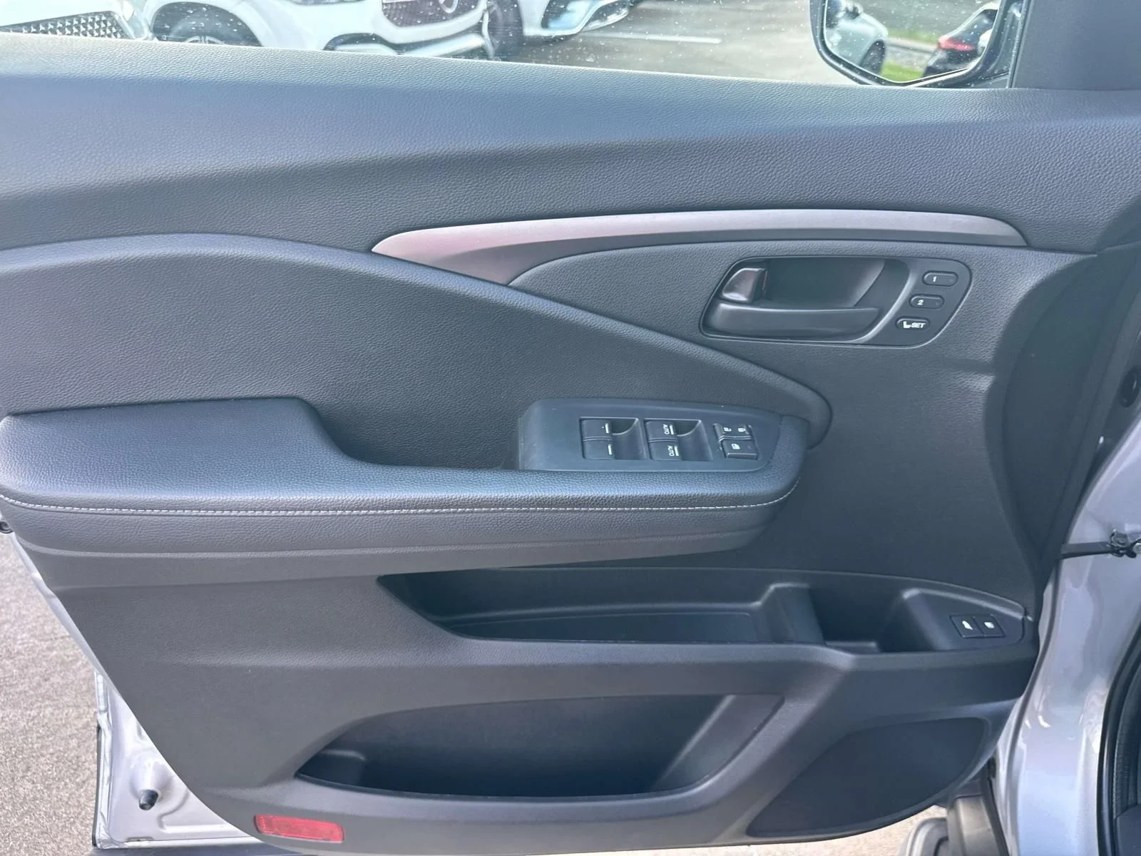 Used 2023 Silver Honda EX-L image 18
