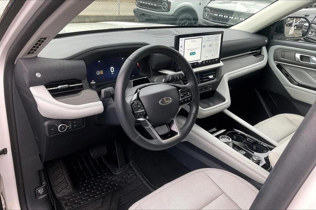 Certified Used 2025 White Metallic Ford Platinum image 13