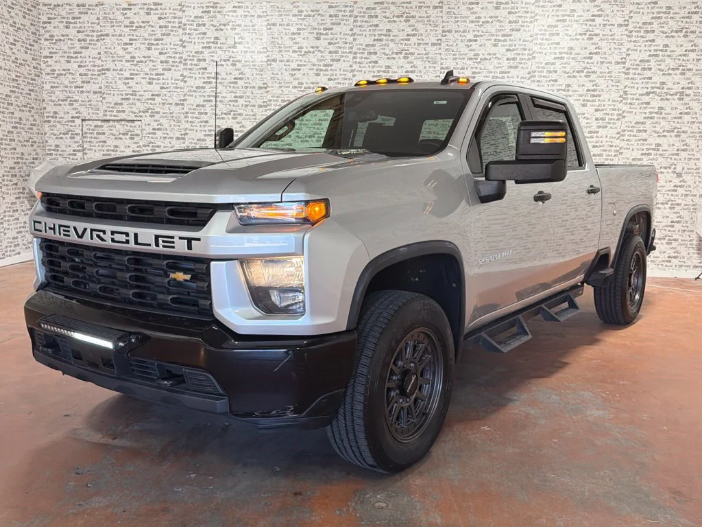 Used 2021 Silver Ice Metallic Chevrolet Custom image 3