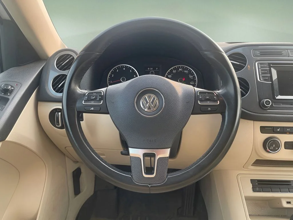 Used 2016 White Volkswagen SE image 11