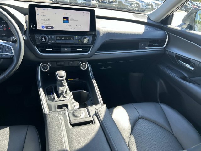 Used 2024 White Toyota XLE image 18