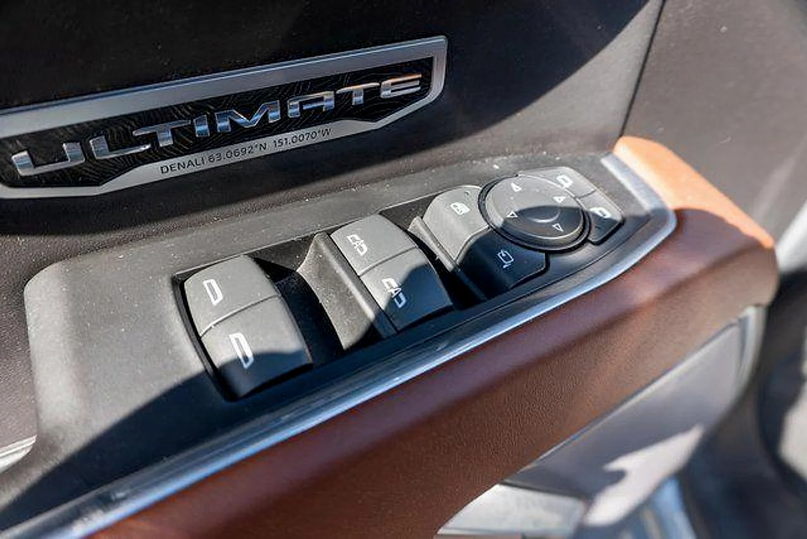 Used 2023  GMC Denali Ultimate image 22