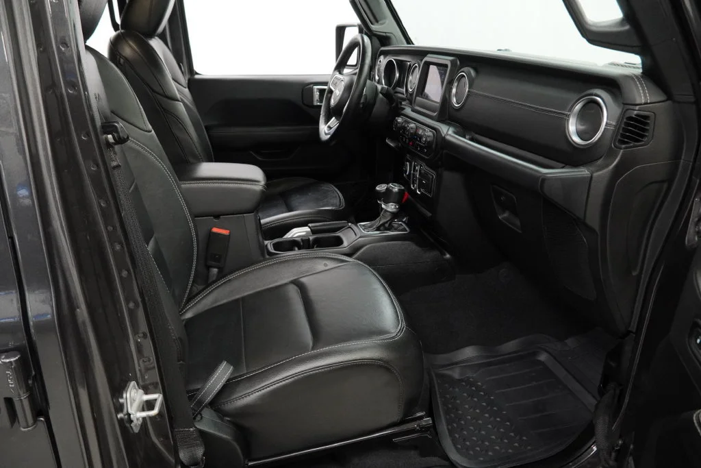 Used 2020 Gray Jeep Sahara 4x4 image 31