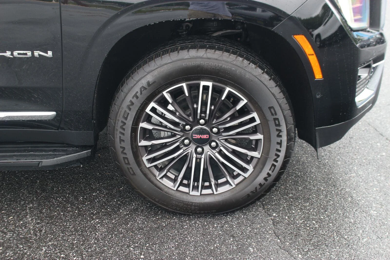 Used 2026 Onyx Black GMC Elevation image 42