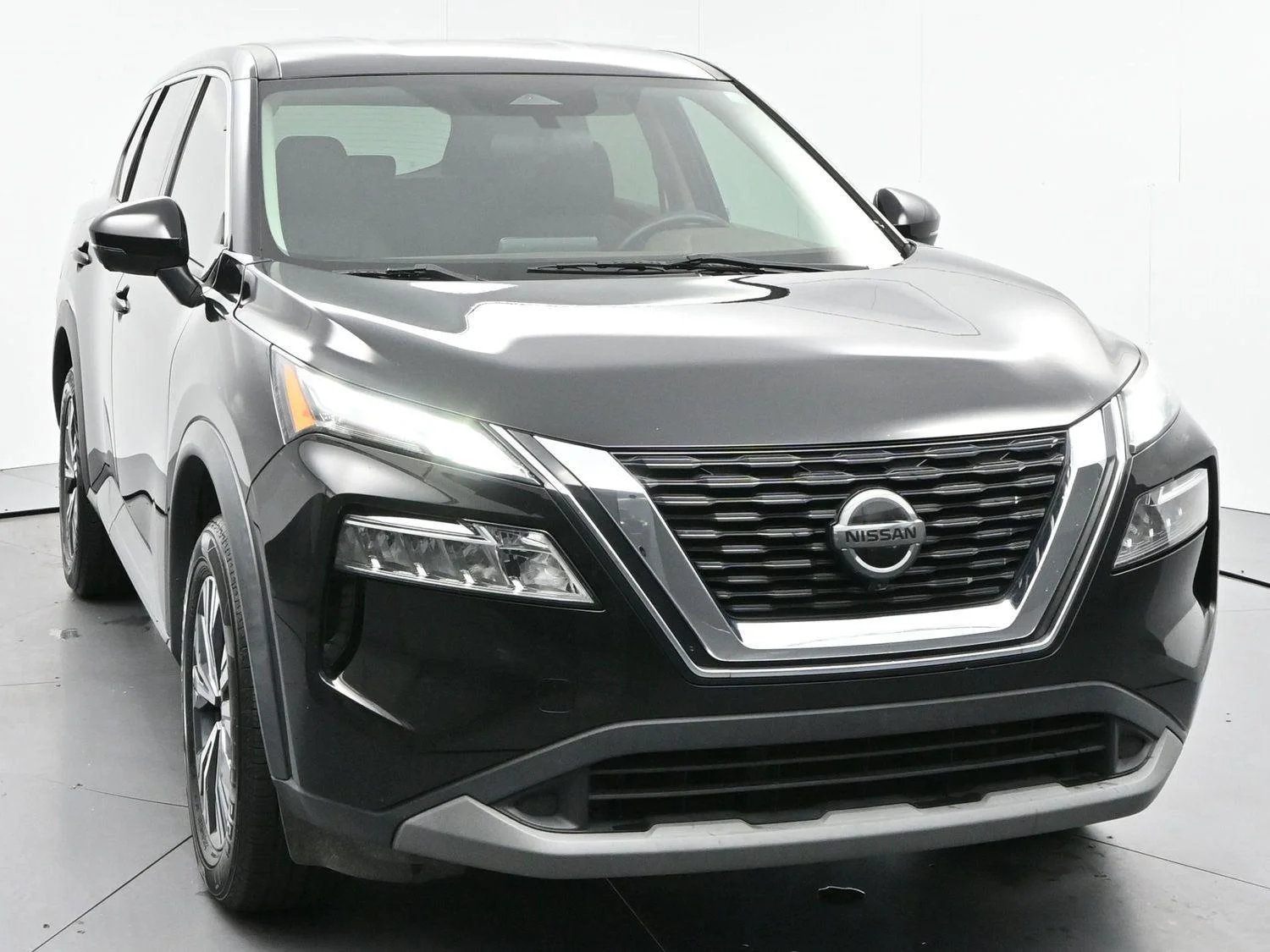 Used 2021 Super Black Nissan SV image 2