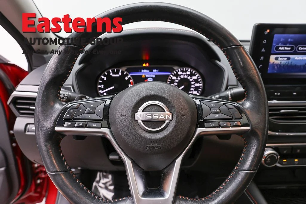 Used 2023 Red Nissan 2.5 SR image 10