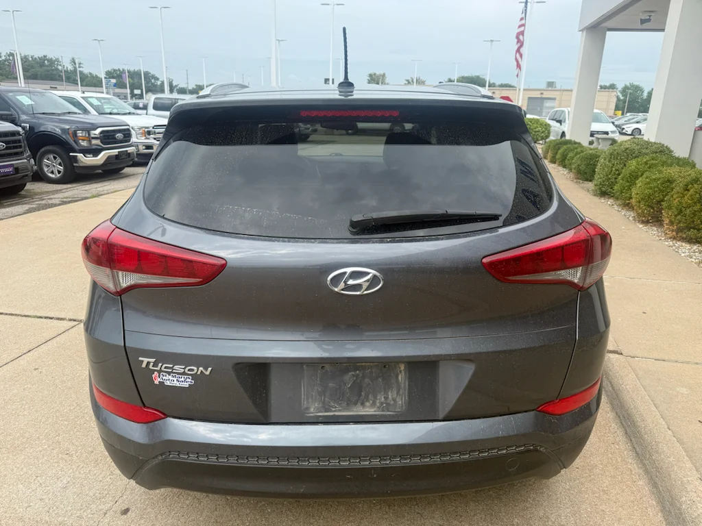 Used 2016 Coliseum Grey Hyundai SE image 10