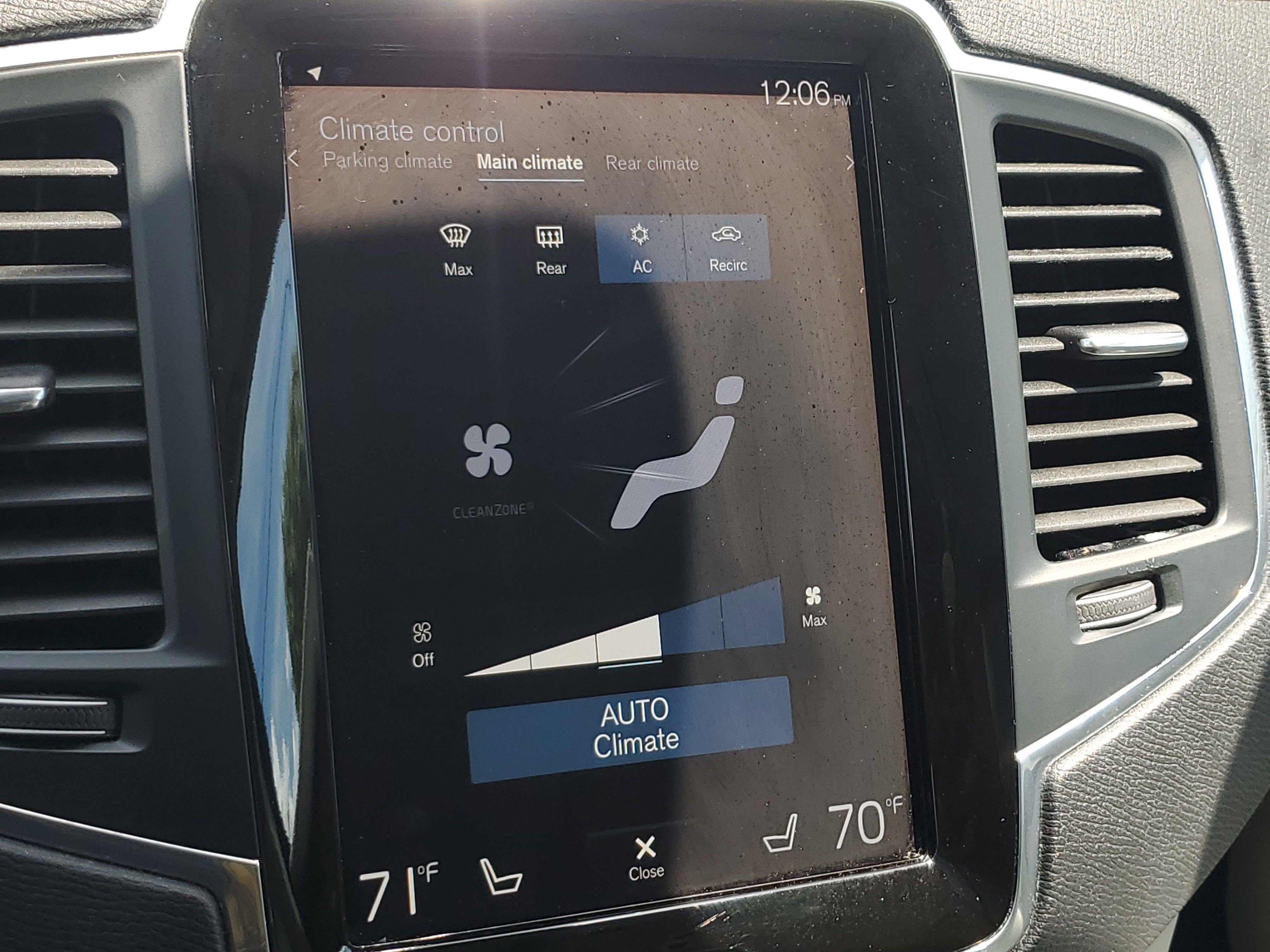 Used 2022 Bright Silver Metallic Volvo Momentum image 33