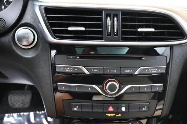 Used 2019 Black INFINITI LUXE image 33