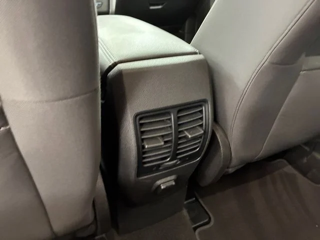 Used 2018 Gray Ford SE image 19