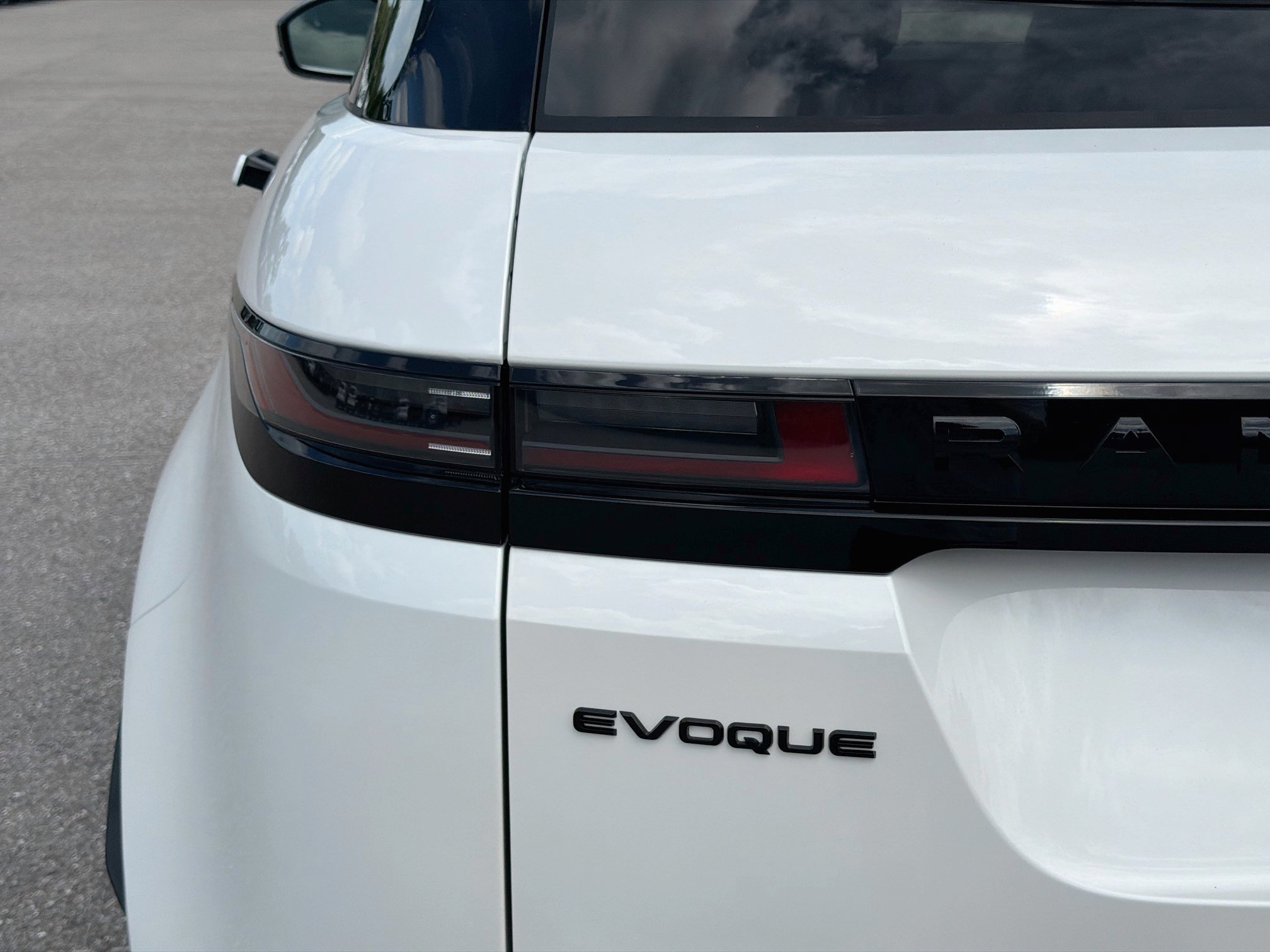 New 2026 Ostuni Pearl White Land Rover Hoxton Edition image 10