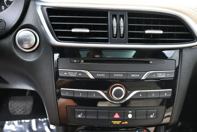 Used 2019 Black INFINITI LUXE image 33
