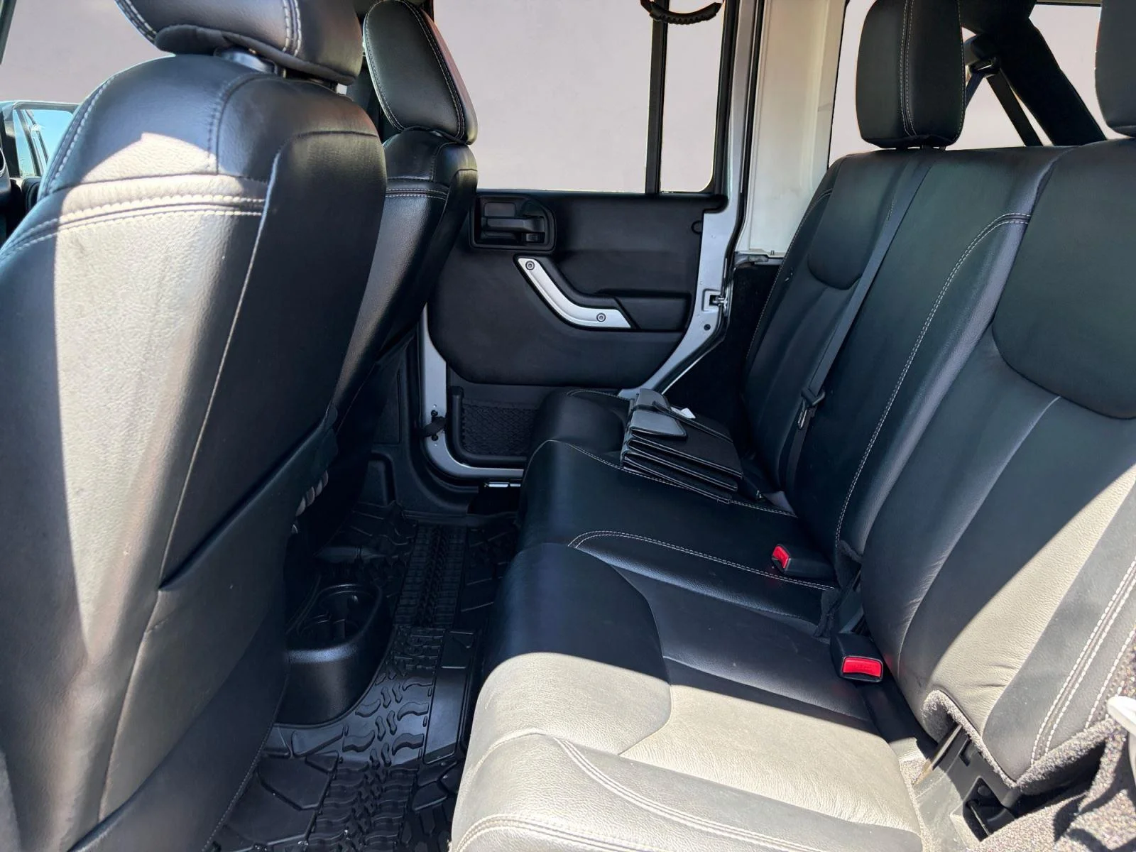 Used 2017 Billet Silver Metallic Clearcoat Jeep Rubicon image 13