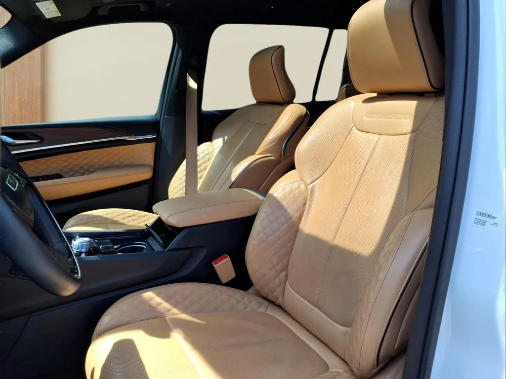 Used 2023 White Jeep Summit image 18