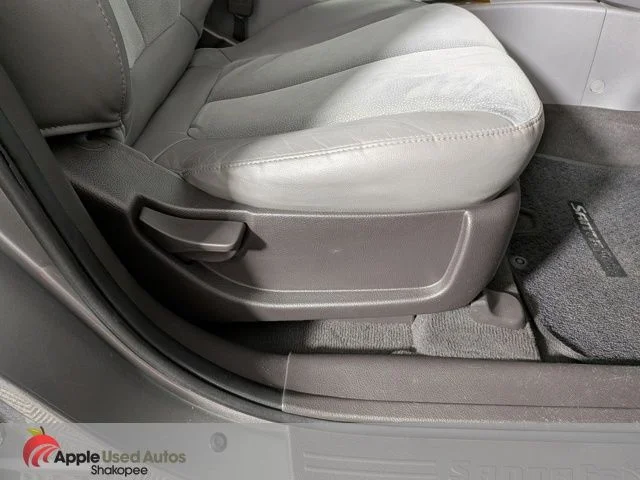 Used 2011 Gray Hyundai SE image 39