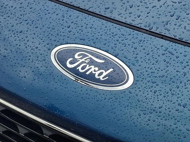 Used 2020 Green Ford SE image 30