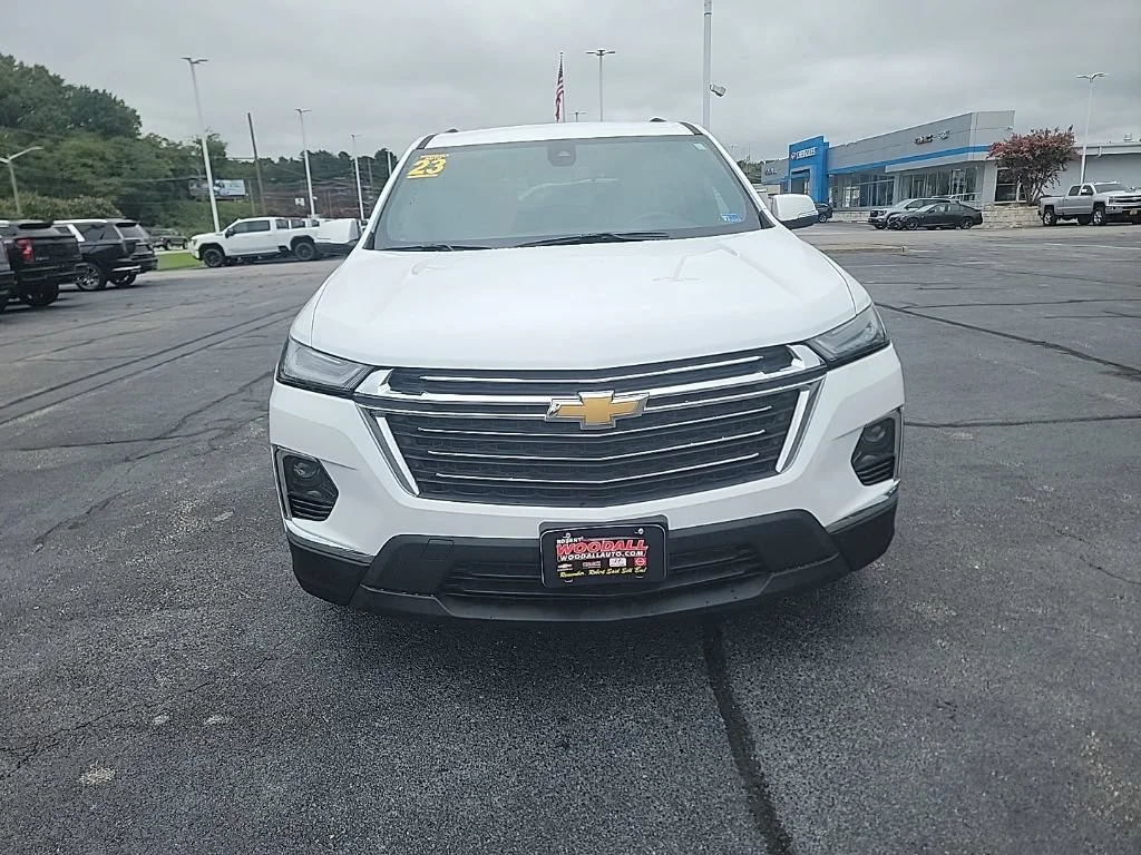 Used 2023 Summit White Chevrolet LT Cloth image 3
