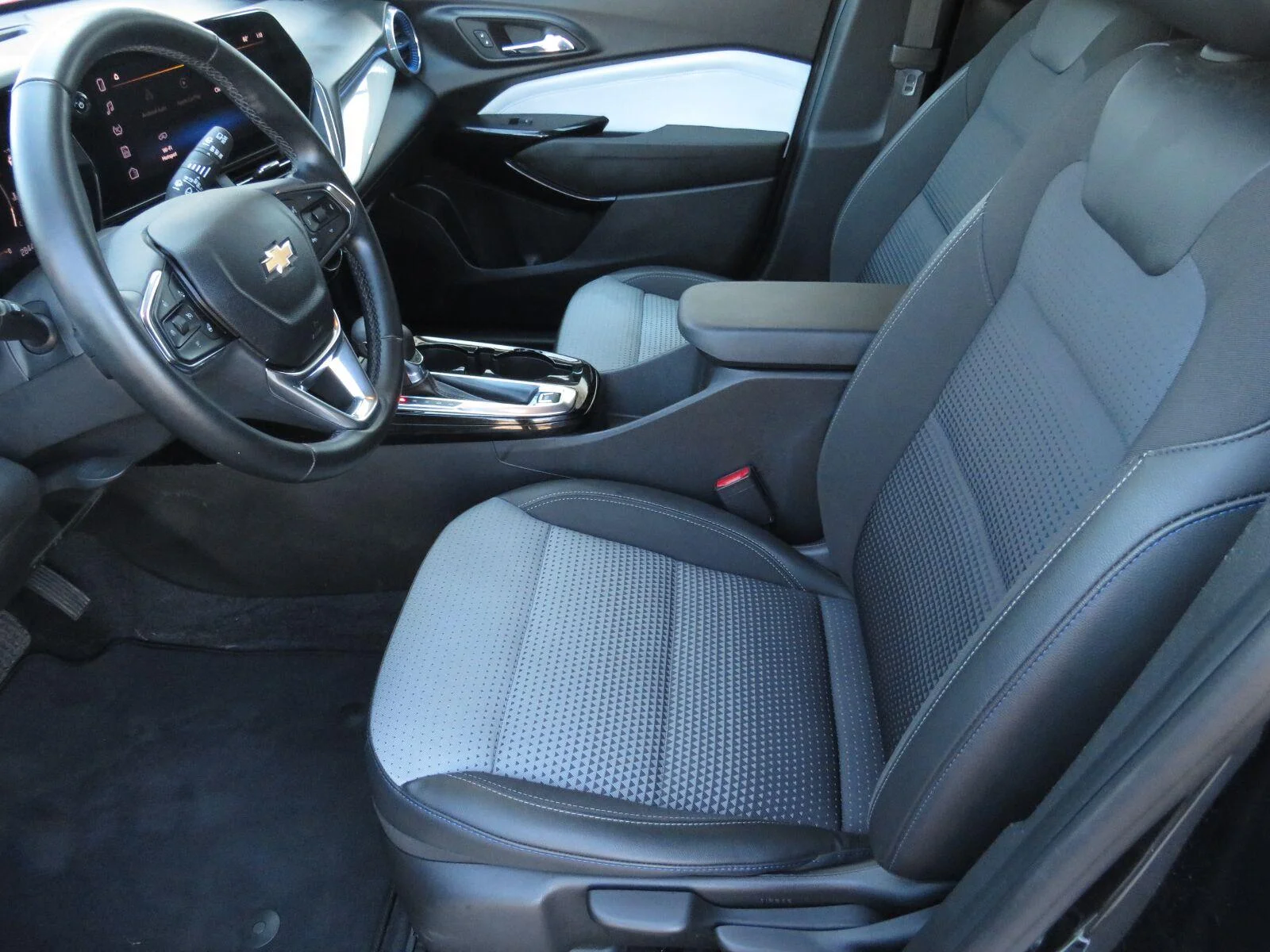 Used 2024 Mosaic Black Metallic Chevrolet LT image 17