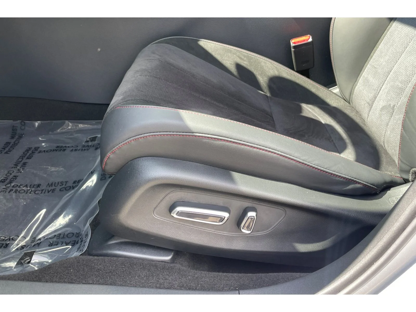 Used 2025 Solar Silver Metallic Acura w/A-Spec Package image 12