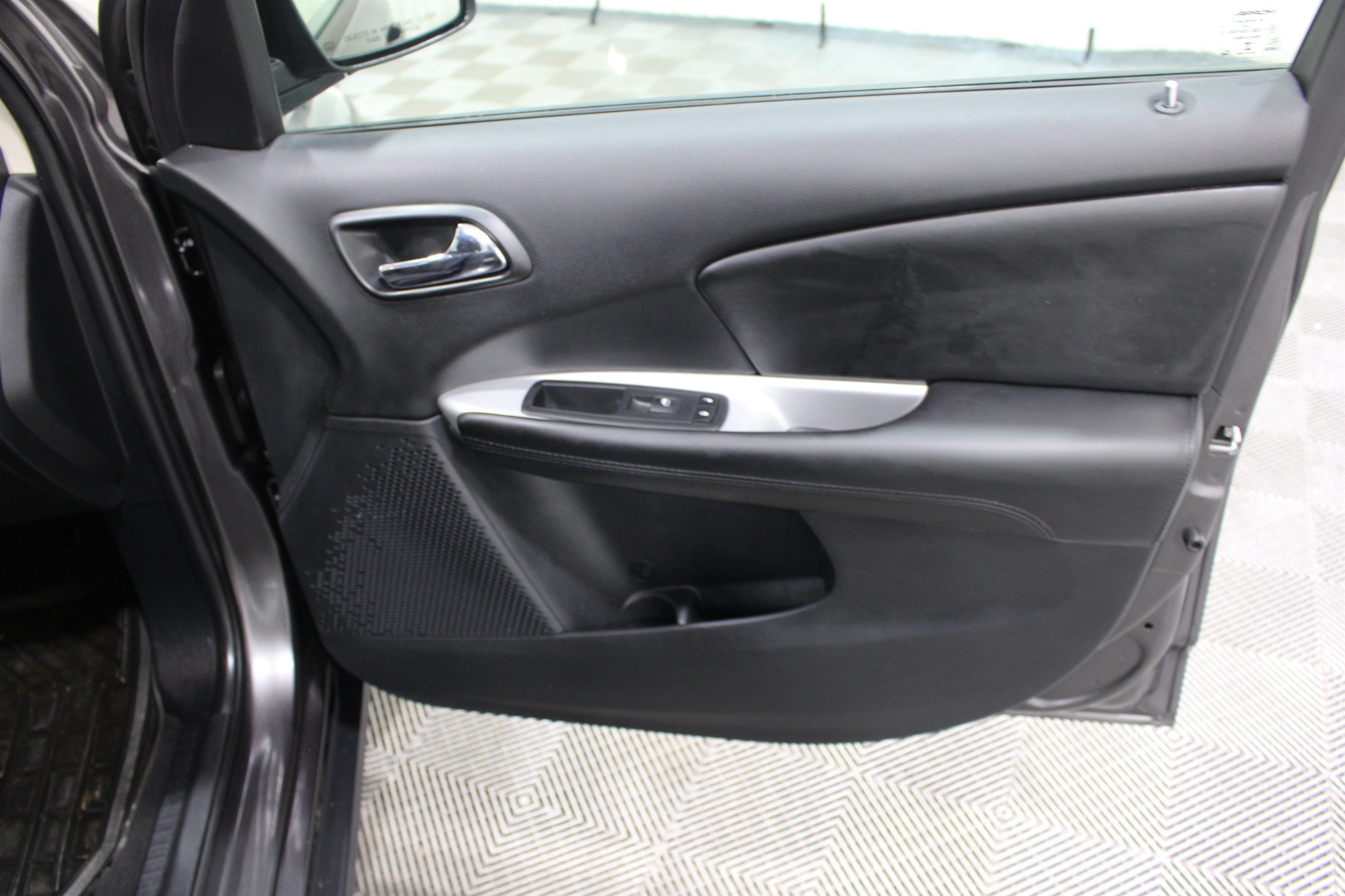 Used 2020 Granite Pearlcoat Dodge SE Value image 24