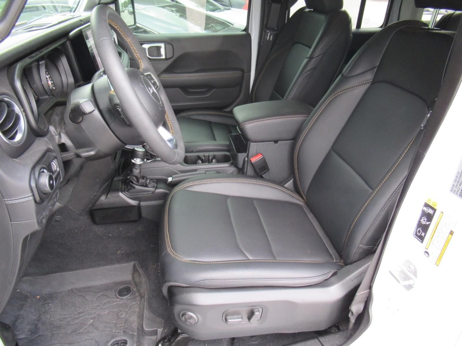 Used 2025 White Jeep Sahara image 11