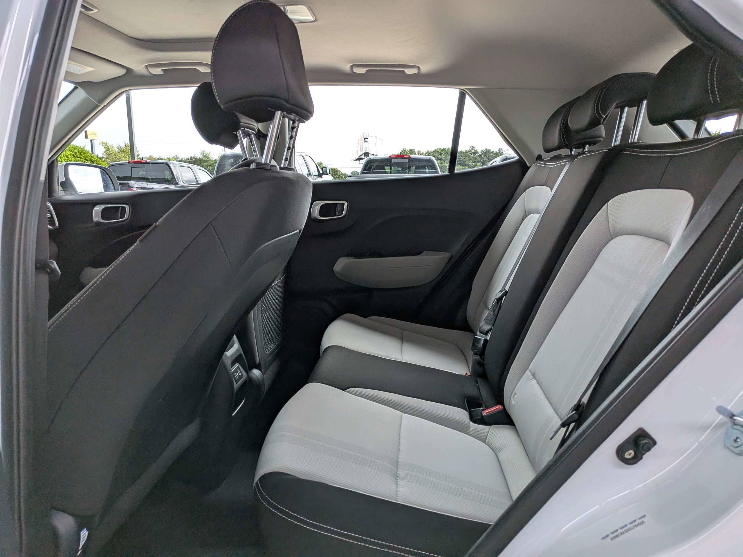 Used 2025 White Hyundai SEL image 8
