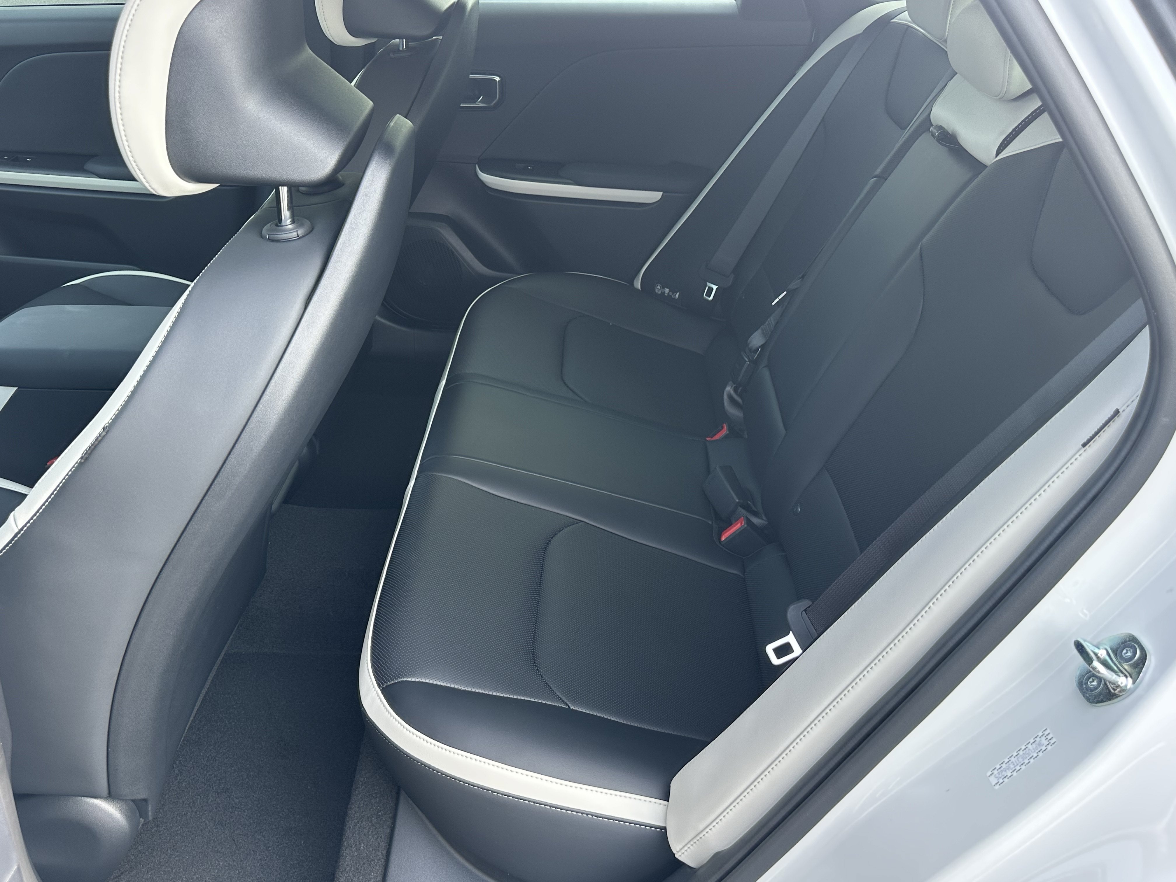 New 2026 Snow White Pearl Kia GT-Line image 21