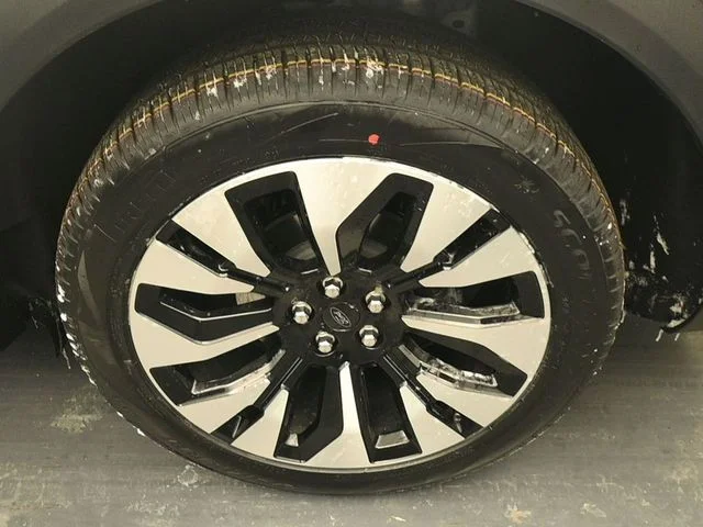 New 2026 Star White Metallic Tri-Coat Ford Platinum™ image 9