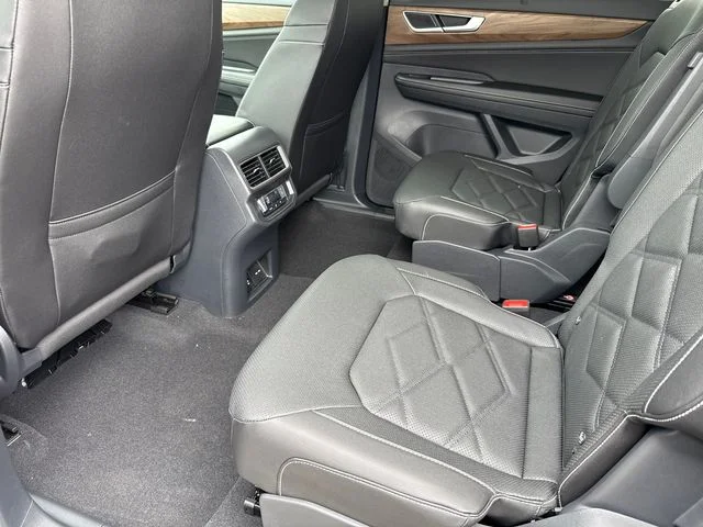 New 2026 Avocado Green Pearl Volkswagen 2.0T SE w/Technology image 38