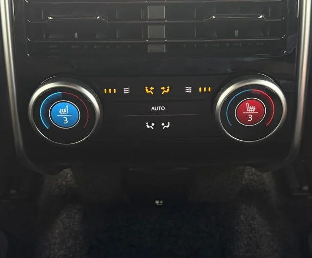 New 2026 Fuji White Land Rover SE image 38