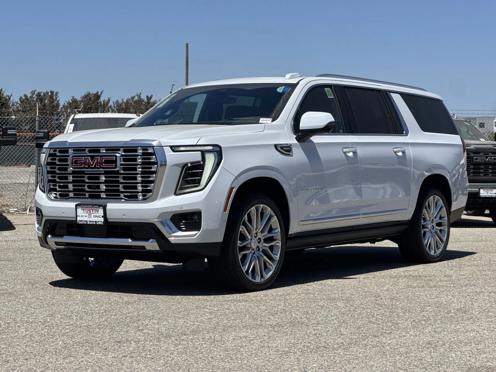 2026 GMC Yukon XL Denali - Photo 15
