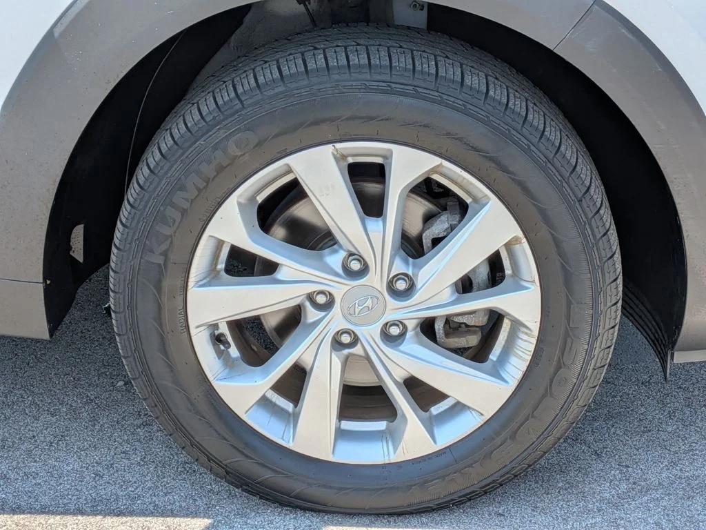Used 2019 White Hyundai Value image 9