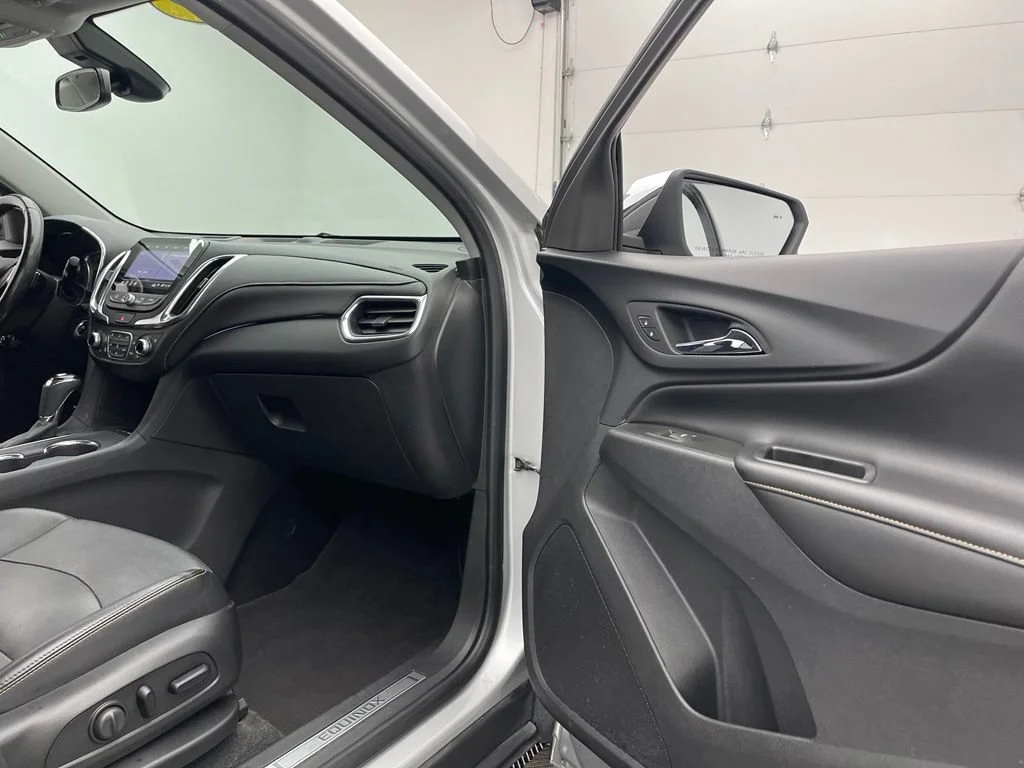 Used 2020 SILVER ICE METALLIC Chevrolet Premier image 31