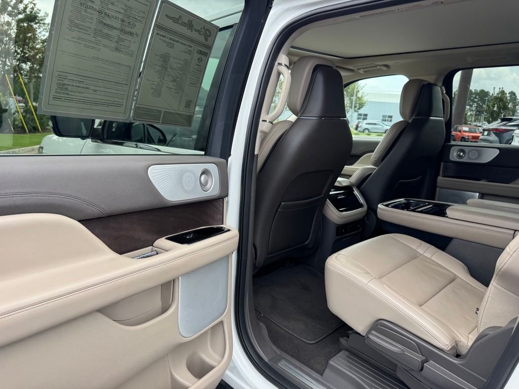 Used 2024 White Lincoln Reserve image 34