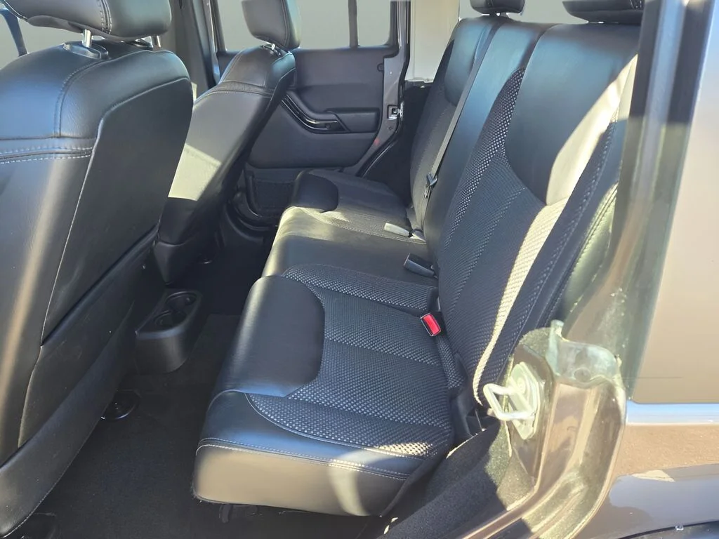 Used 2016 Gray Jeep Unlimited Sahara image 13