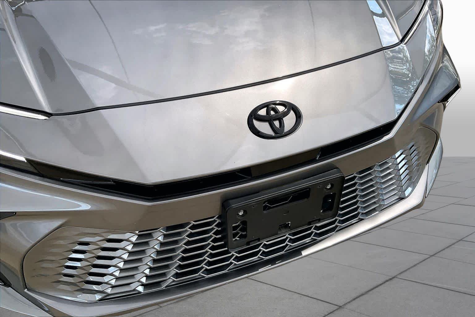 Used 2025 Heavy Metal Toyota XSE image 30