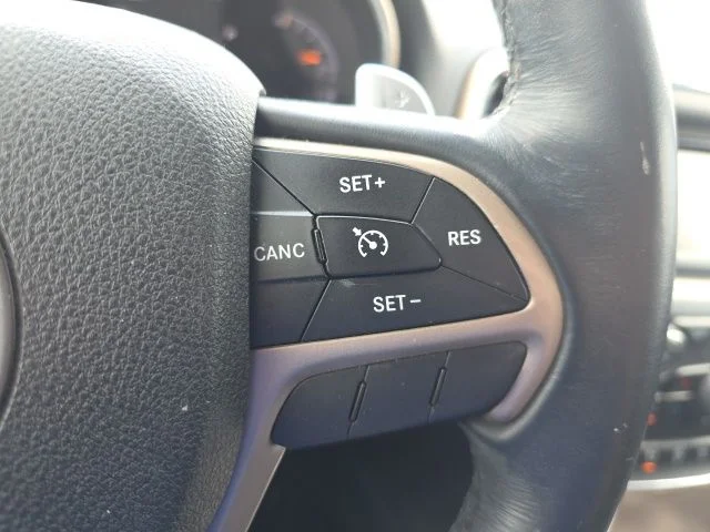 Used 2017 Crystal Metallic Jeep Laredo image 16