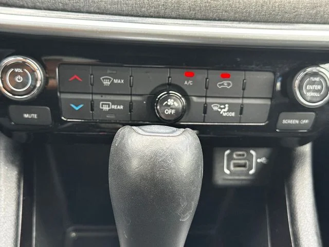 Certified Used 2024 White Jeep Latitude image 32