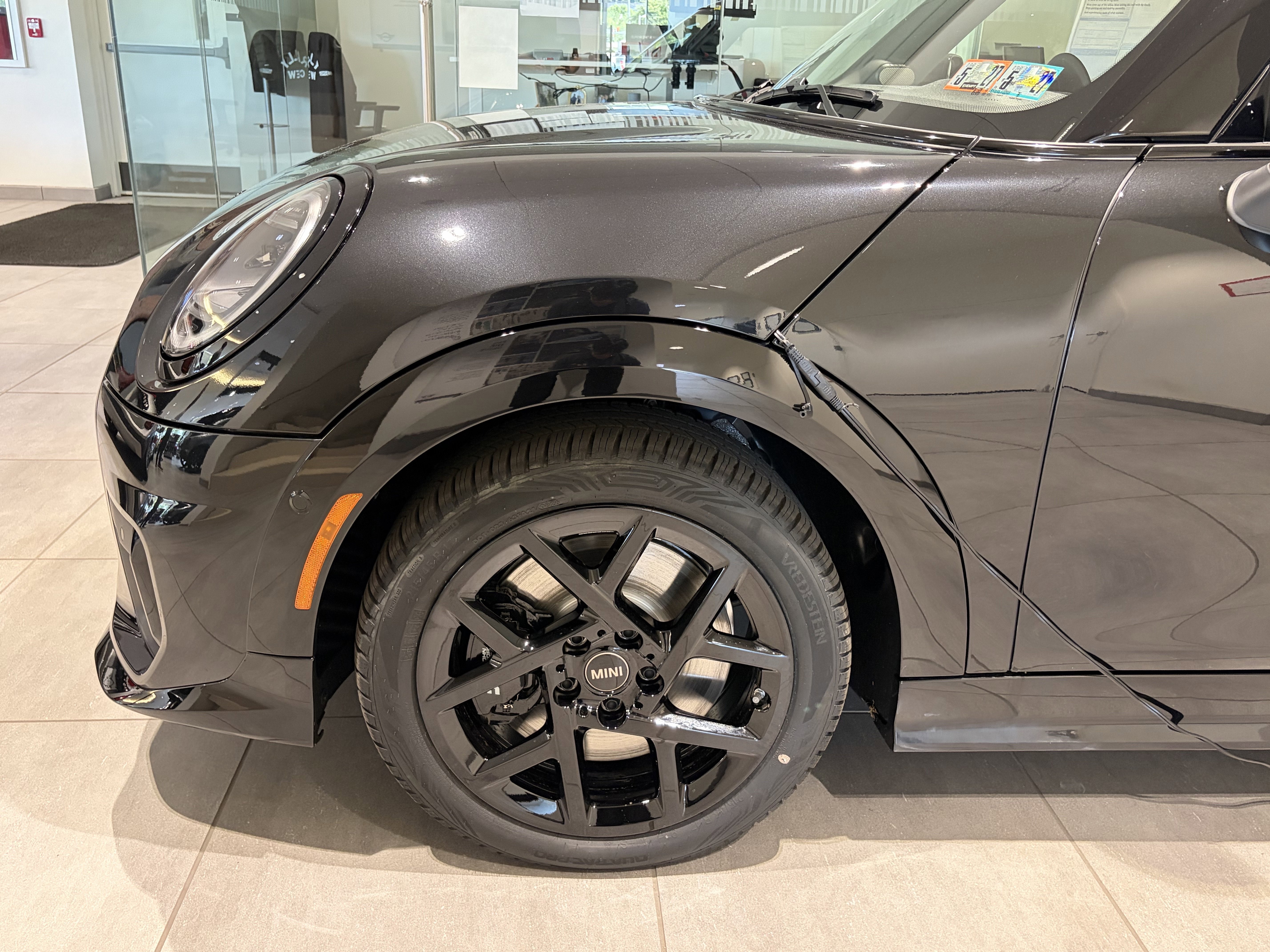 New 2026 Midnight Black II Metallic MINI Iconic image 4