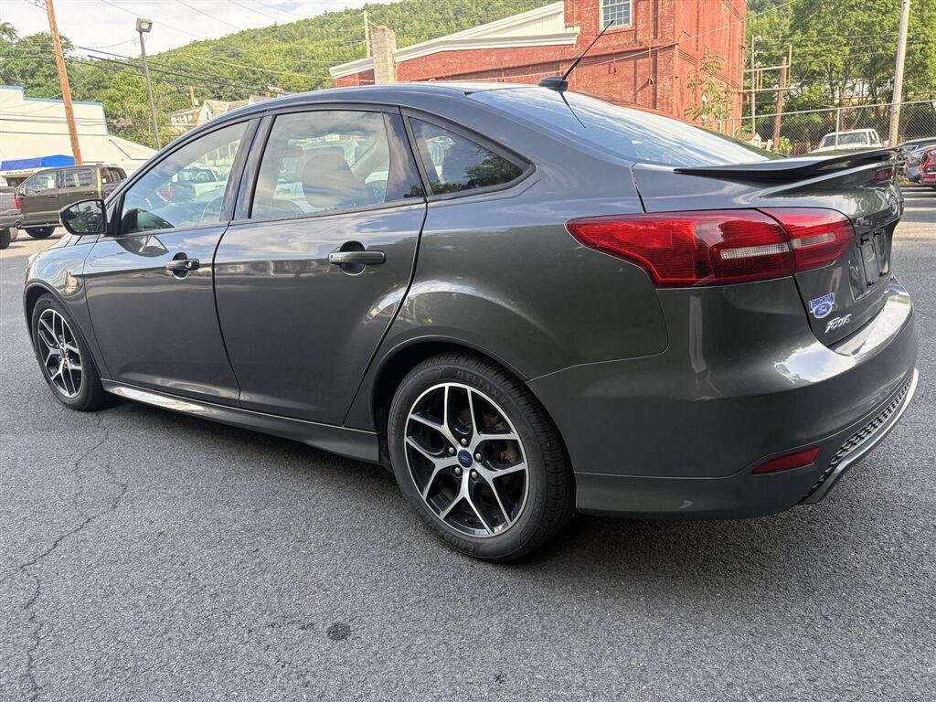 Used 2016 Magnetic Ford SE image 5