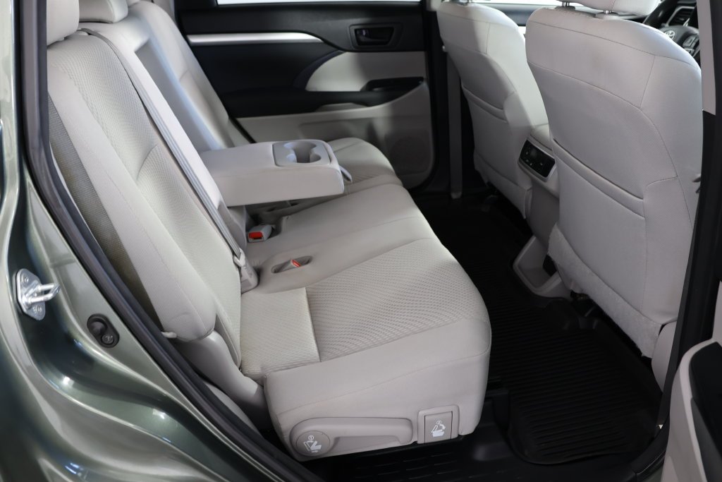 2017 Toyota Highlander LE - Photo 21